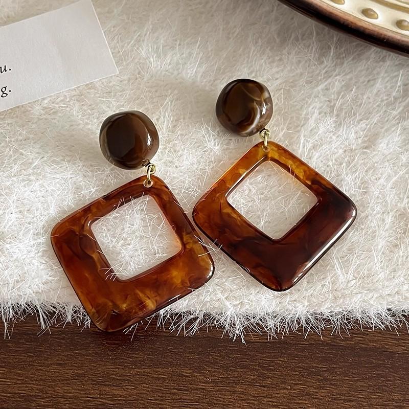 Maillard coffee color amber earrings women's autumn and winter high-end commuter style earrings light luxury niche design earrings