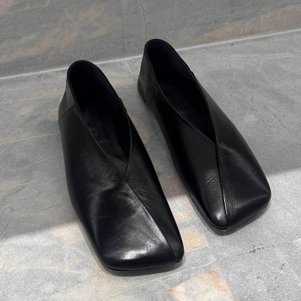 Leather French niche V-mouth diagonal square head flat-soled single shoes women's 2025 new spring fashion one-pedal grandma shoes