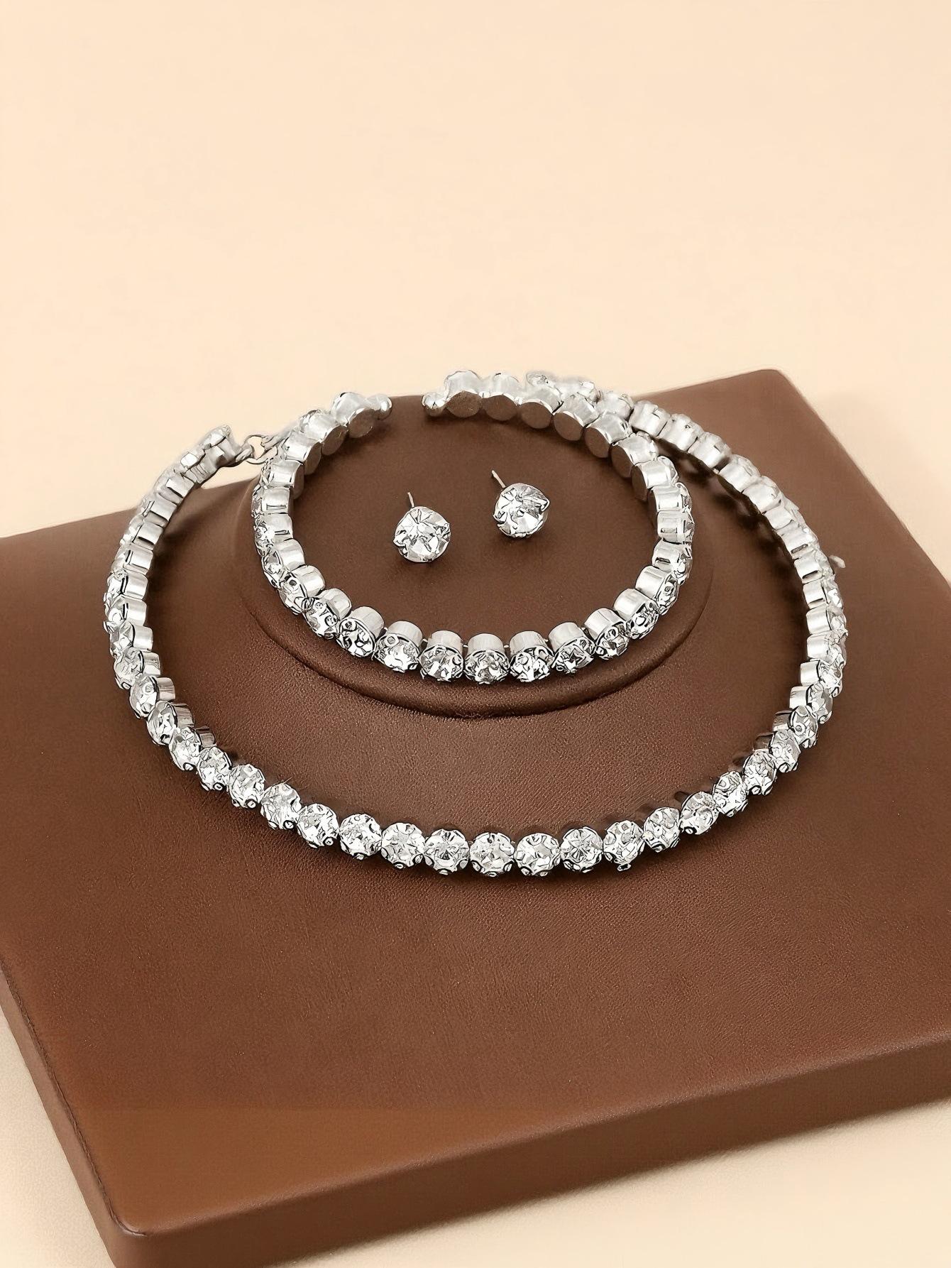 Европейский и американский модный набор бижутерии со стразами: Ожерелье, Серьги-гвоздики, Браслет