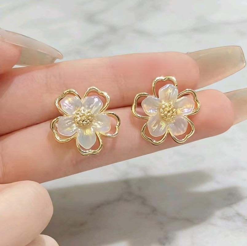 Ethereal Flower Stud Earrings for Women Gold Plated Petal Ear Studs Minimalist Luxury Unique Design Jewelry Girl Gift Accessory