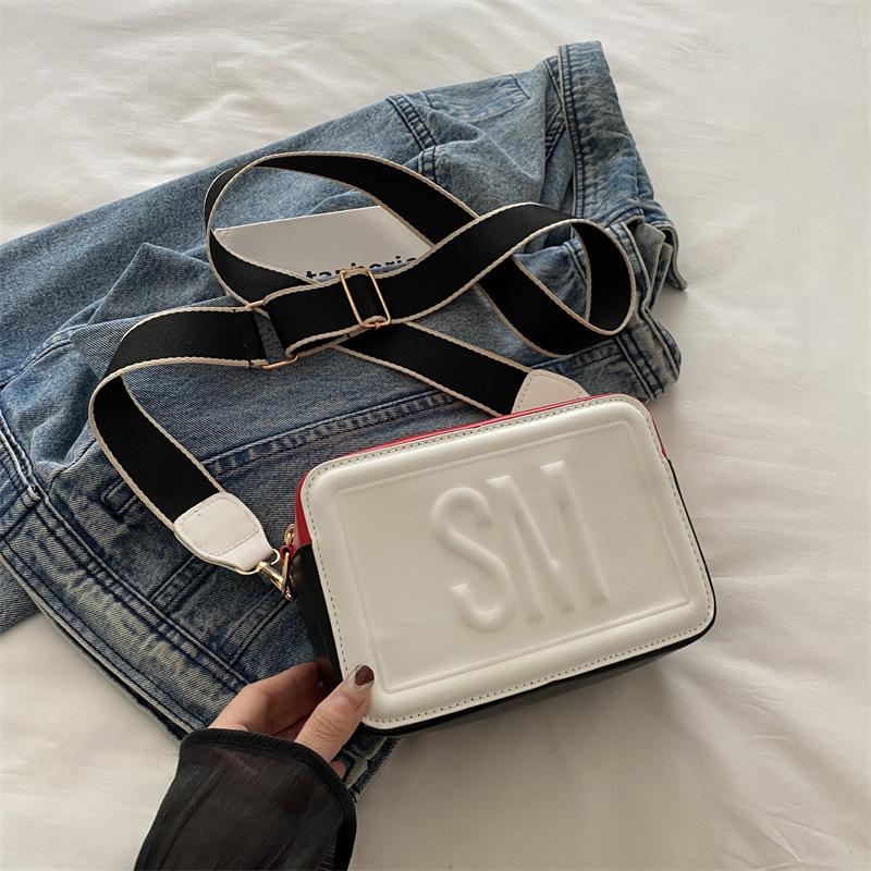 Commuter Small Square Bag 2025 Spring Personalized Fashion New Trend Messenger Shoulder Bag Casual High Value Wide Shoulder Strap