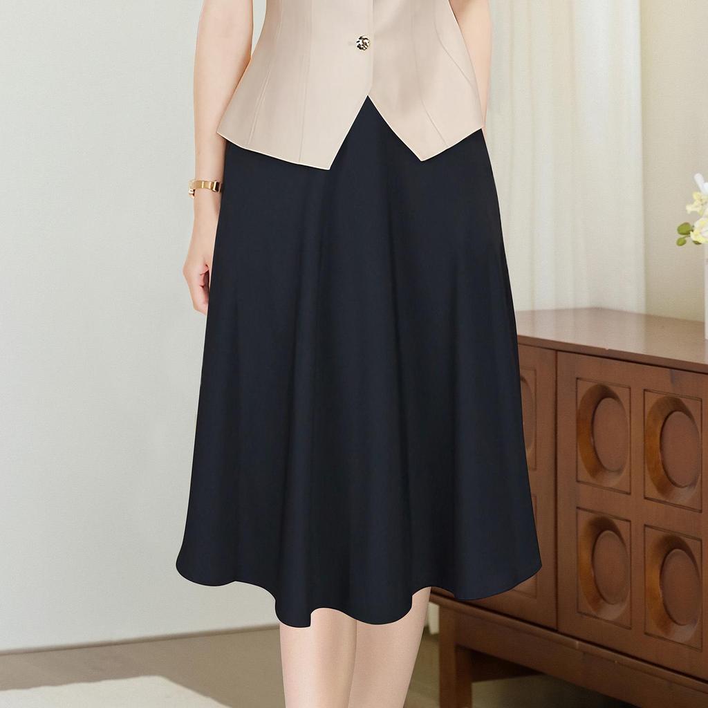 Elegant Women's Summer Suit Set: Chic, Slimming Design for Front Desk Salon Professionals