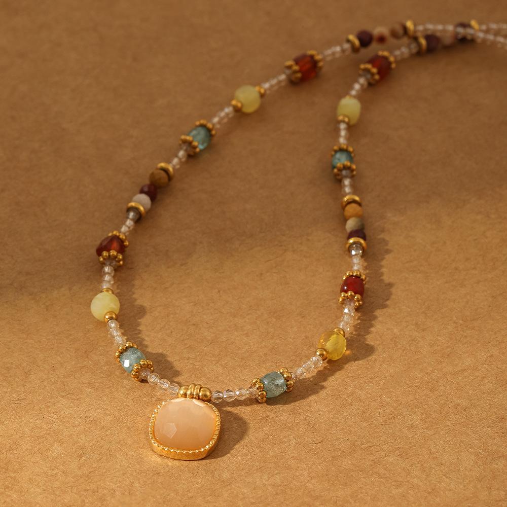 Holiday atmosphere natural stone beaded white necklace versatile, niche Alxa stone high color retention titanium steel neck chain