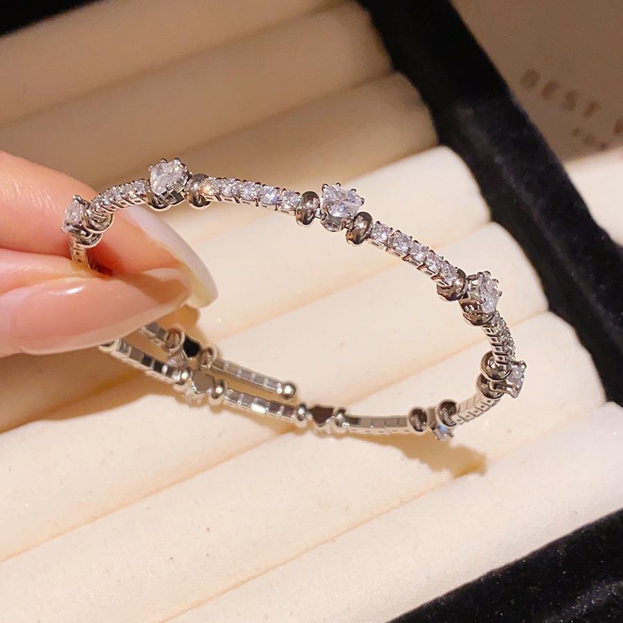 Elegant Zirconia Heart Bracelet: High-End European & American Design, Versatile and Luxurious Hand Jewelry