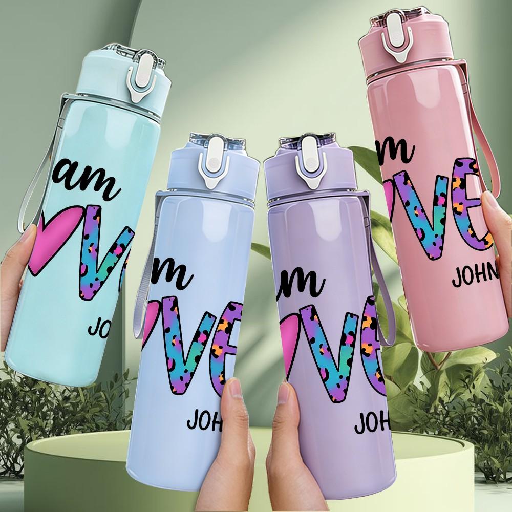 1PC I Am Loved Letter Art 750ml Color Plastic Sports Water Bottle Leakproof Flip Straw Lid Suitable for Sports Office Home Use
