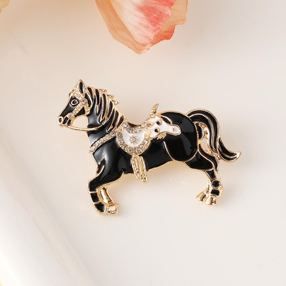 LATS Classic Rhinestone Saddle Horse Brooches for Women Zodiac Animal Lapel Pins Casual Party Accessories New Year Gifts Friends