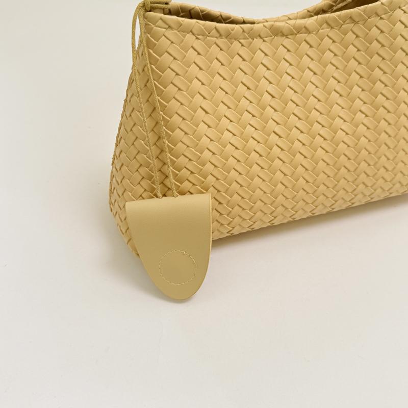 Woven Texture Shoulder Bag with Braided Handle Elegant Design for Daily and Casual Wear