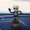 Nouveau Cadeau d'Halloween Poupée Balançoire Solaire Créative de Haute Qualité Secouant la Tête Décoration de Voiture Produits d'Intérieur de Voiture