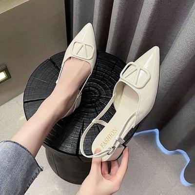 Scarpe col tacco alto a punta di nicchia 2024 versione coreana del nuovo cinturino a una parola scarpe moda versatili per gonna testa di borsa tacco spesso scarpe antiscivolo