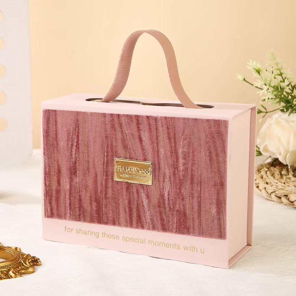 Velvet Gilded Hardboard Gift Box for Weddings and Engagements, No-Fold Handheld Candy Box.