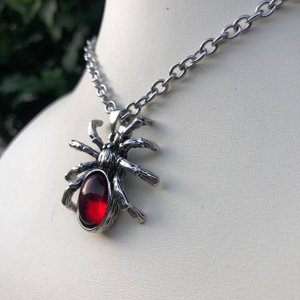 Gothic Punk Sliver Color Simulation Spider Insect Red Oval Crystal Pendant Necklace for Women Men Hallowmas Jewelry Accessories
