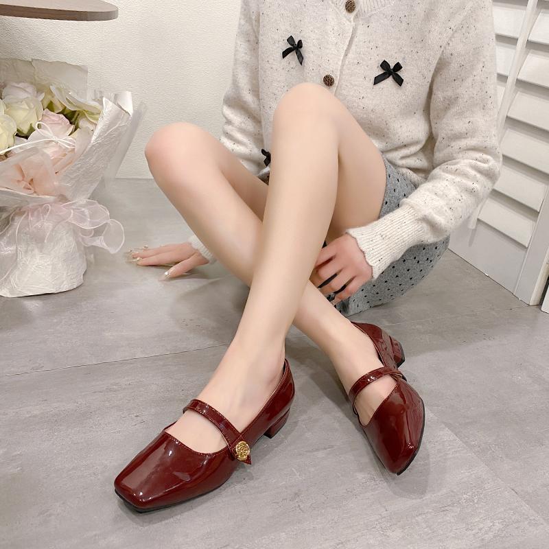Fashion British Style Shallow Mouth Heeled Shoes Woman Mary Janes 2025 Spring Flat Square Heels Shoes Bright Leather for Office Mom