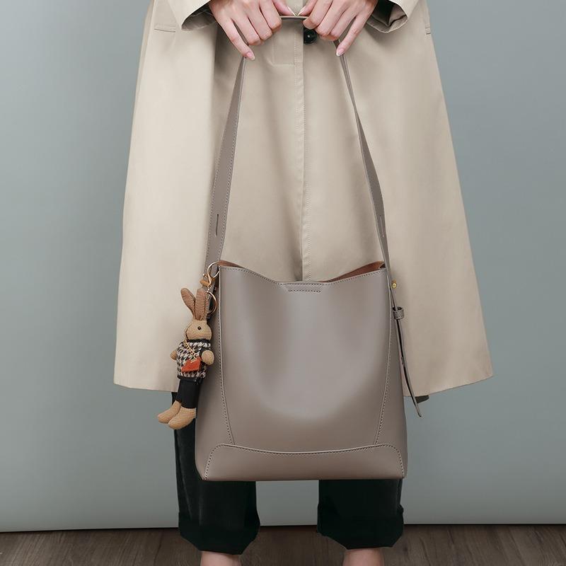 Bag Versatile New Women's Bucket Bag Fashion Versatile Large Capacity Commuter Underarm Bag Shoulder Bag Luggage