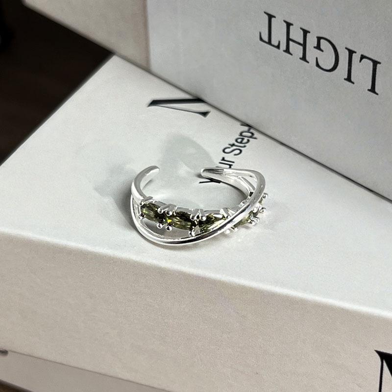Olive green zircon row diamond open ring women s French high-end design sense retro exquisite fashion versatile index finger ring