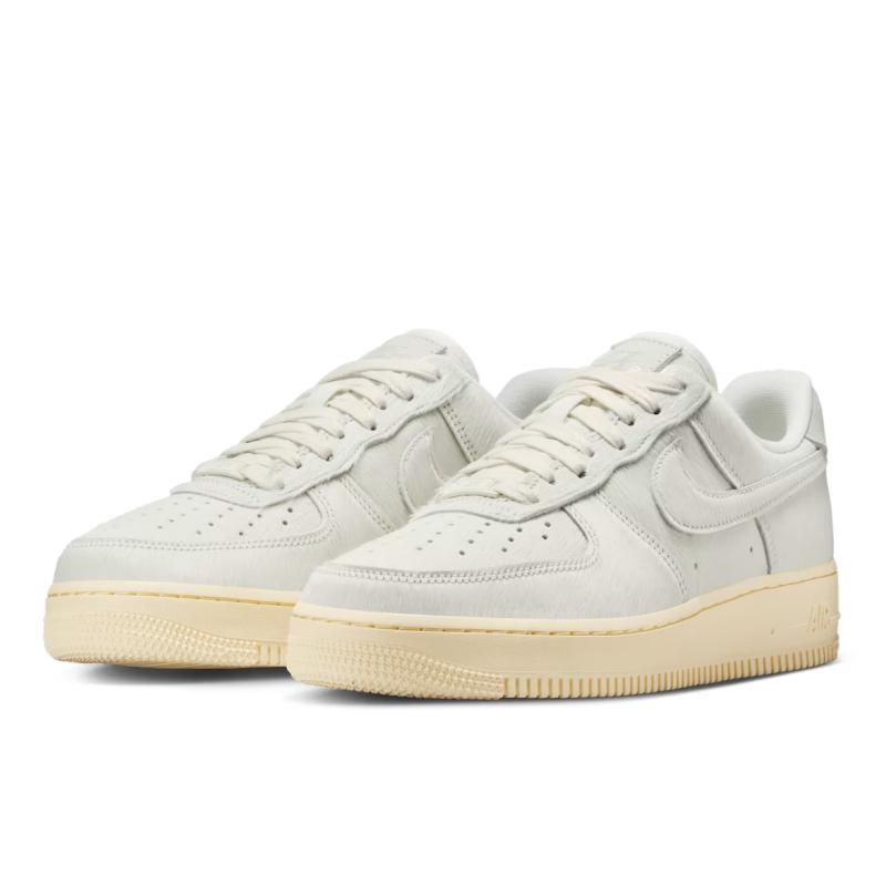 Nike Buty sportowe damskie Air Force 1 Low Pony Hair Kremowe Żaglówka Muślin II7398-100