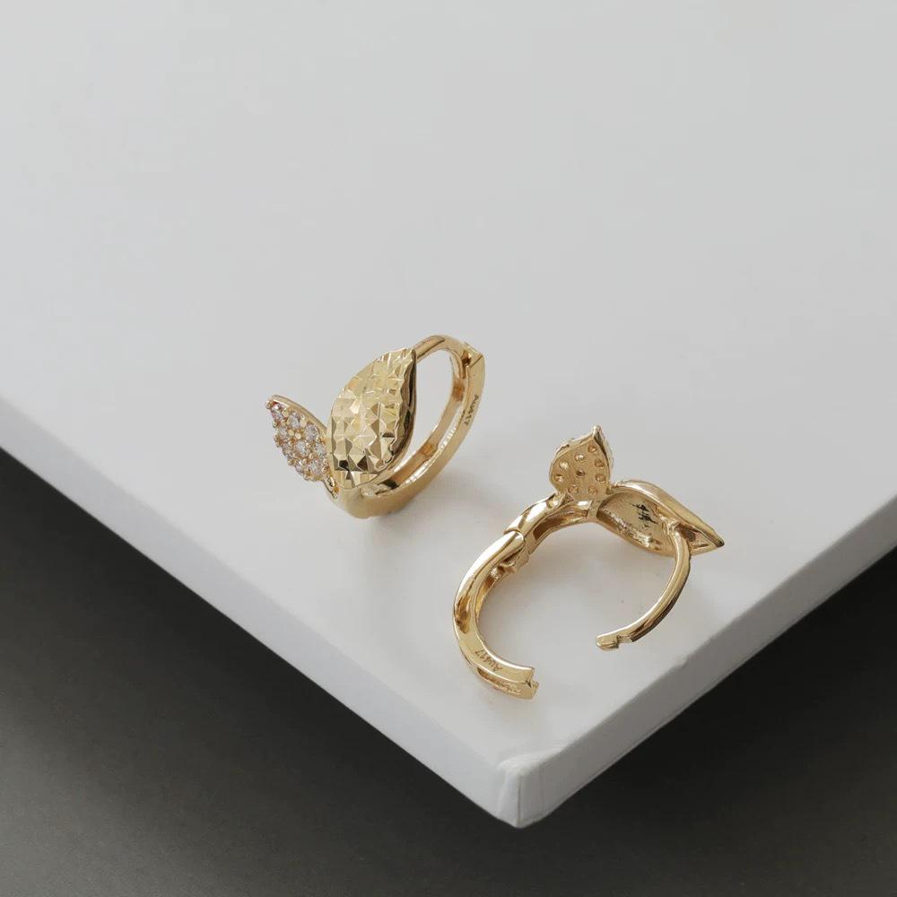 S925 Sterling Silver Leaf Ear Cuffs with Delicate Diamond Inlay, Exquisite Japanese-Korean Design, Light Luxury Style Earrings Gold Color