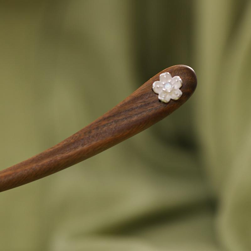 "Auspicious Lotus Cloud Sandalwood Hairpin: Ancient Chinese Style Hanfu Headdress for Women"