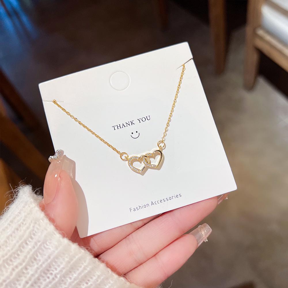 Heart-to-Heart Clavicle Choker: High-End Versatile Pendant for Fashionable Women
