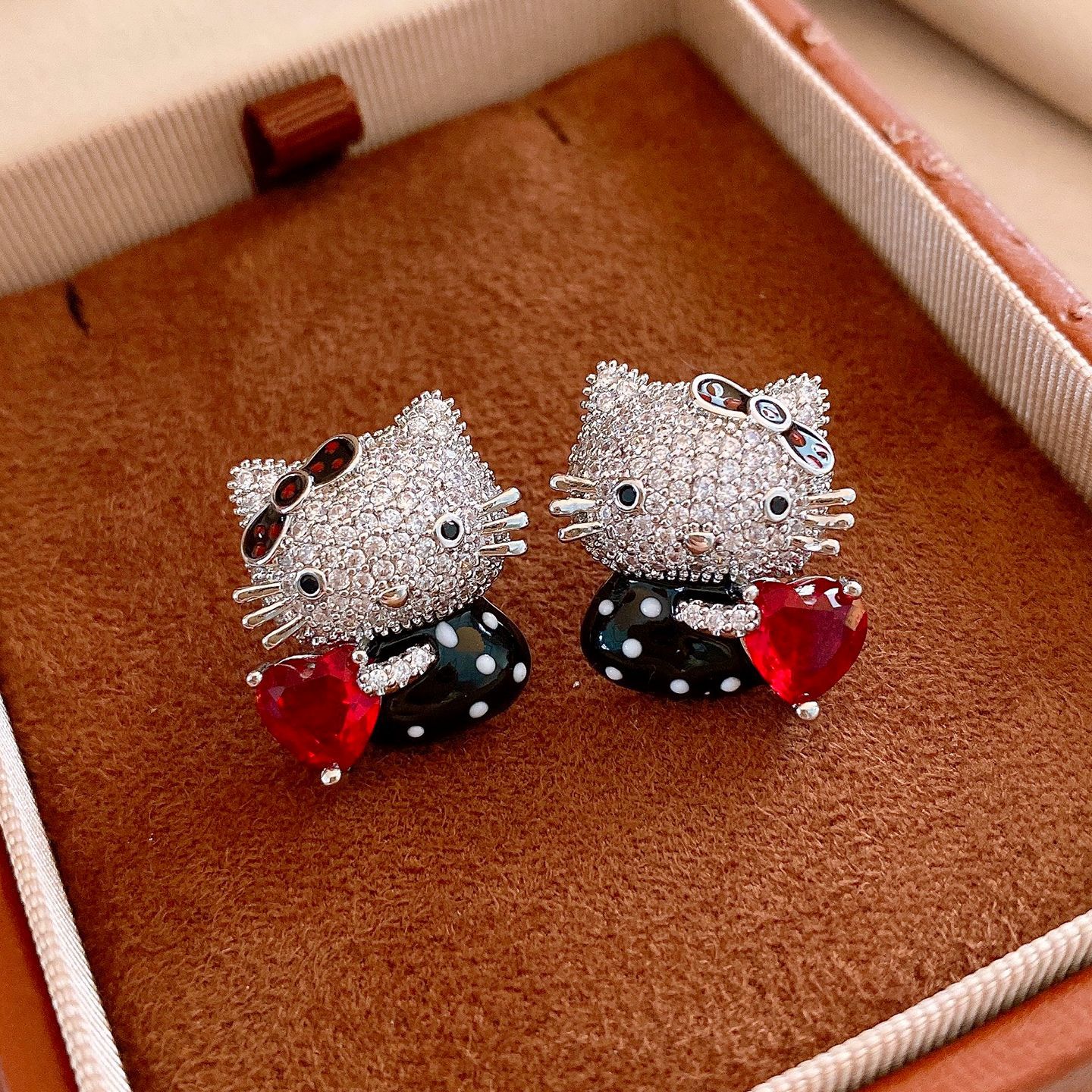 Zircon kitten love earrings stud earrings female cartoon cute earrings design sense niche