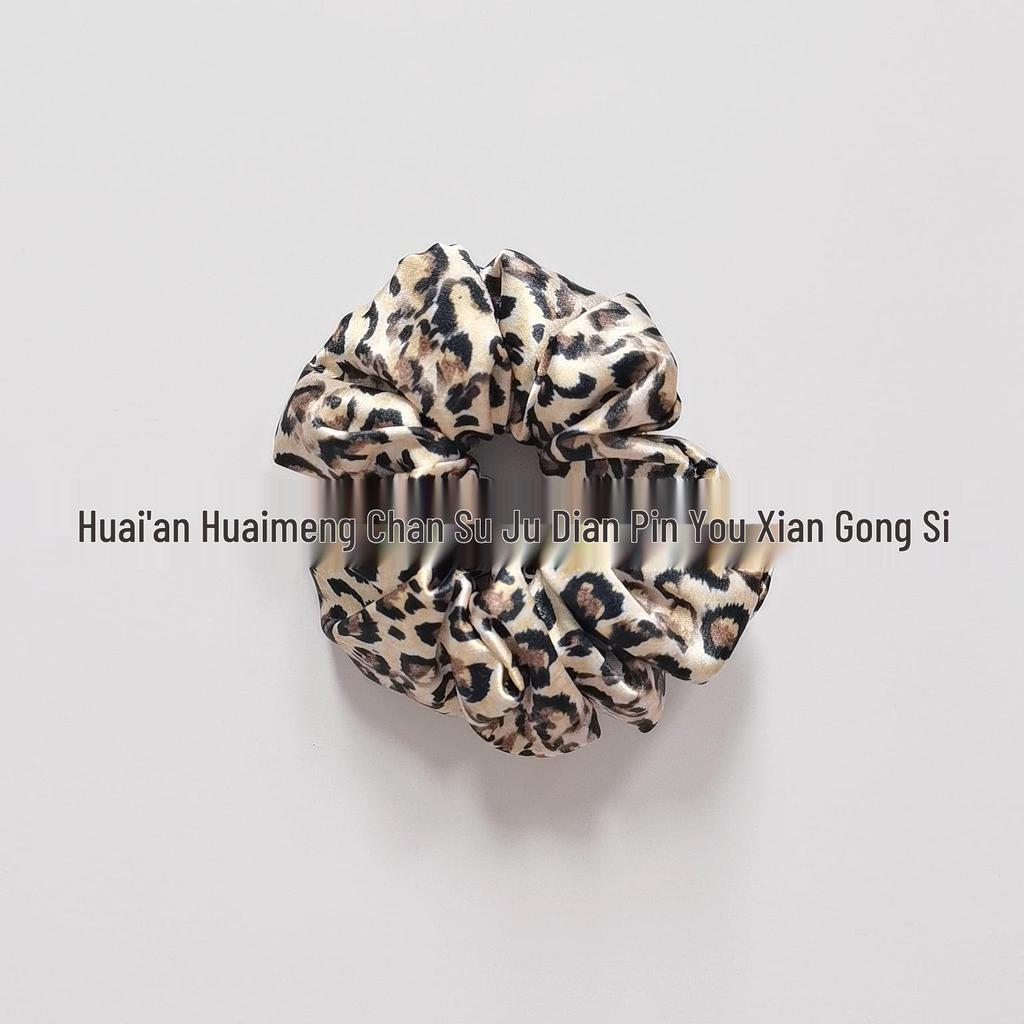 Seidenaugenmaske mit Leopardenmuster und Zubehörset: Enthält Kissenbezug, Haarband, Stirnband und lichtundurchlässige Schlafmaske.