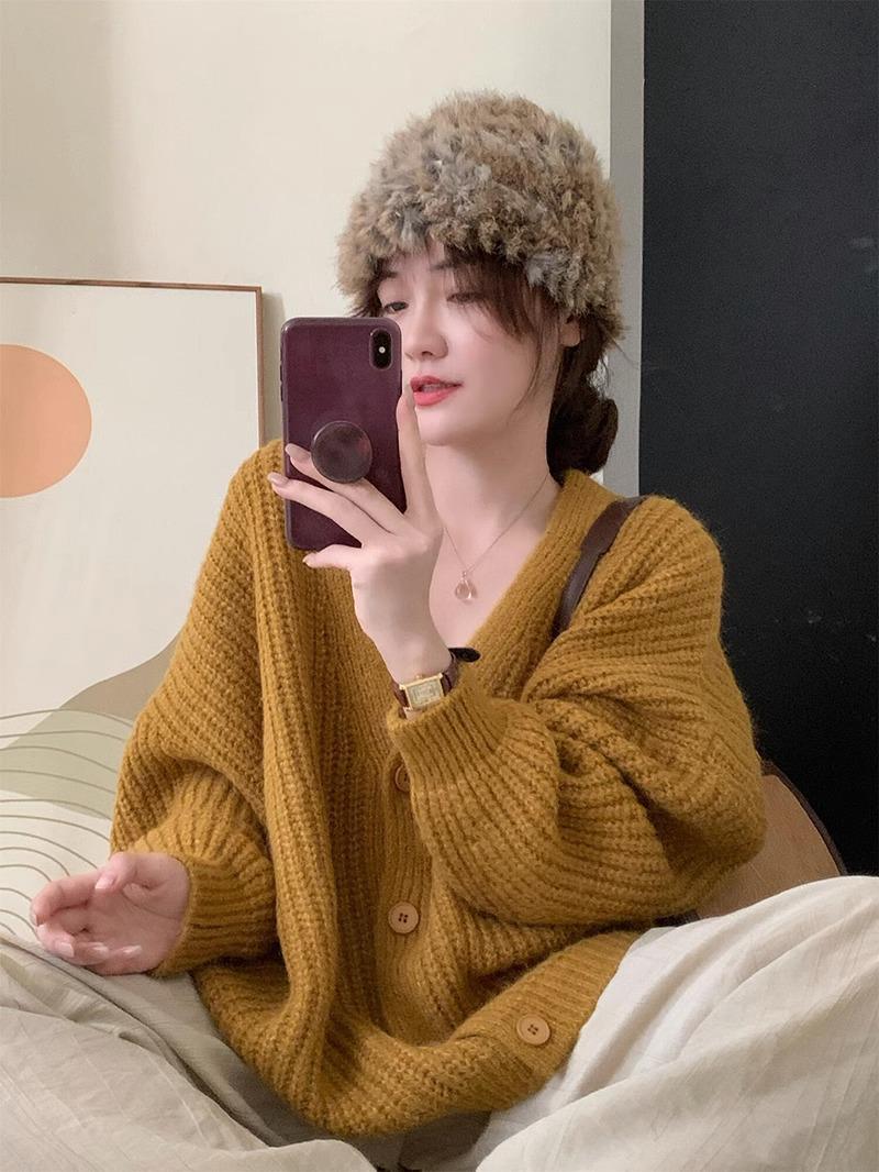 

Women s Soft Pink Knit Cardigan: Gentle, Relaxed Style for Spring and Autumn One Size