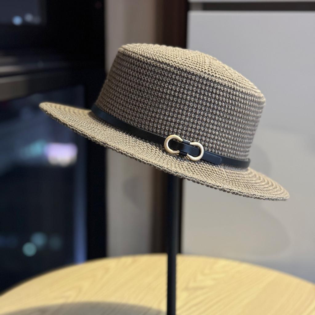 Spring and summer new straw hat women's sun hat fashionable retro French flat top hat outdoor seaside sun hat tide
