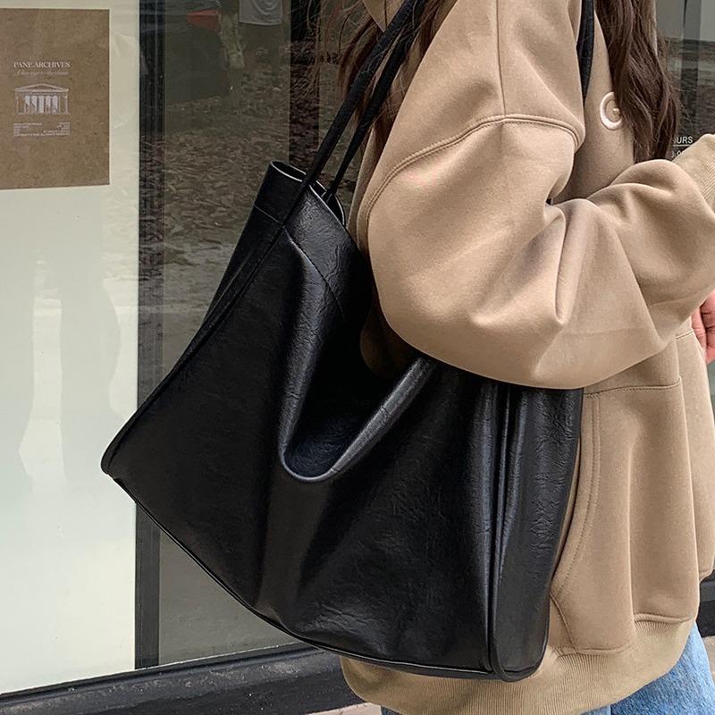 Bag women's new soft leather large-capacity tote bag portable niche design single shoulder armpit bag class commute