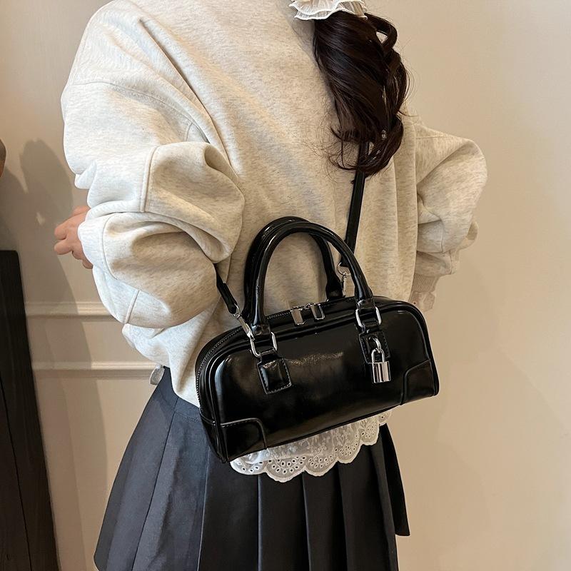 Summer fashion hand carry small square bag women 2025 new Korean version fashion casual shoulder bag high-end messenger bag