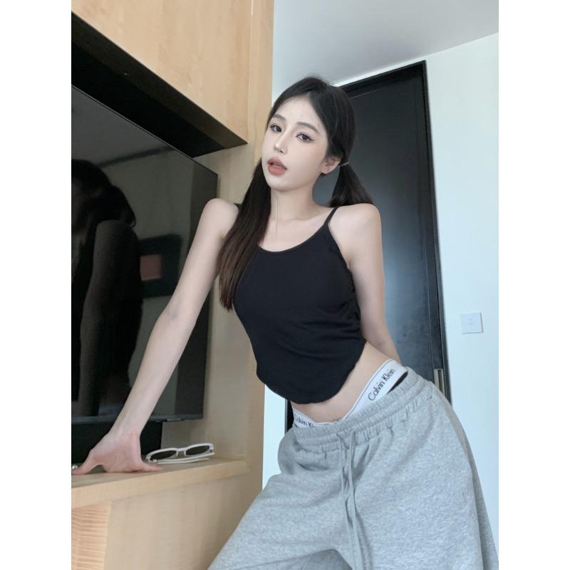 Con chaleco halter, corte entallado puro para llevar por fuera, una belleza sexy de verano sin mangas con almohadilla para el pecho.