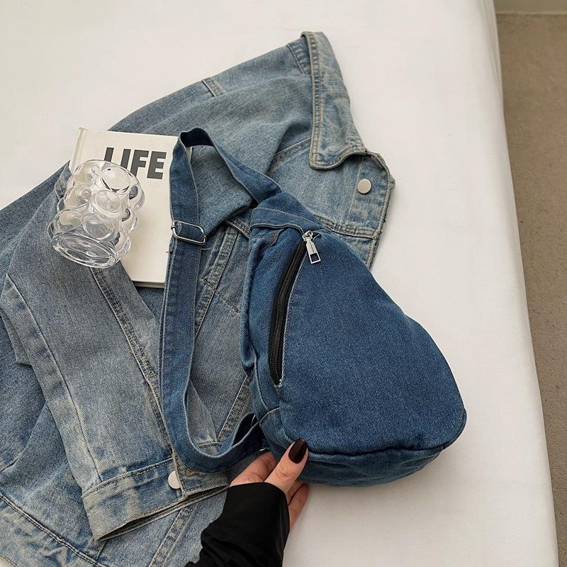 

Winter new classic simple men s and women s same light casual fashion small fresh breast bag single shoulder oblique span commuter bag