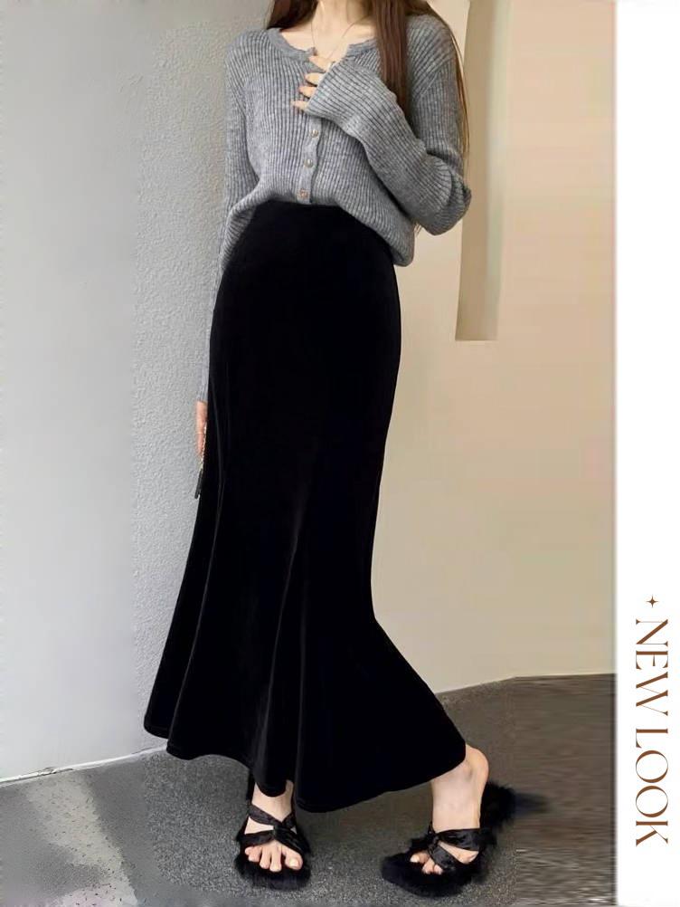 High-Waisted Velvet Fishtail Skirt for Women - 2025 Autumn/Winter Fashion, Slimming Mid-Length Hip-Hugging Style