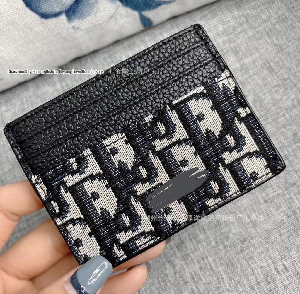 Ultratenký držák na ID a kreditní karty s více přihrádkami - Evropský a americký design