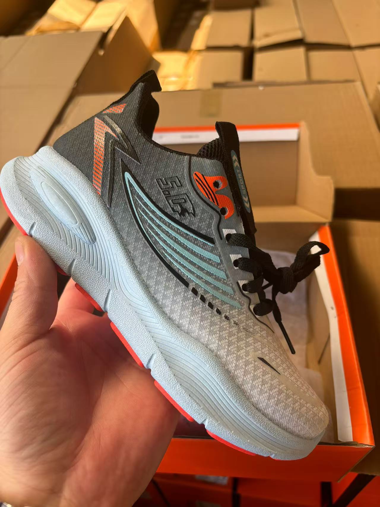 

Мужская обувь 2025 года, новая весенняя дышащая сетчатая спортивная обувь из рыбьего шелка для бега, женская обувь, универсальная модная обувь, обувь для пар 36