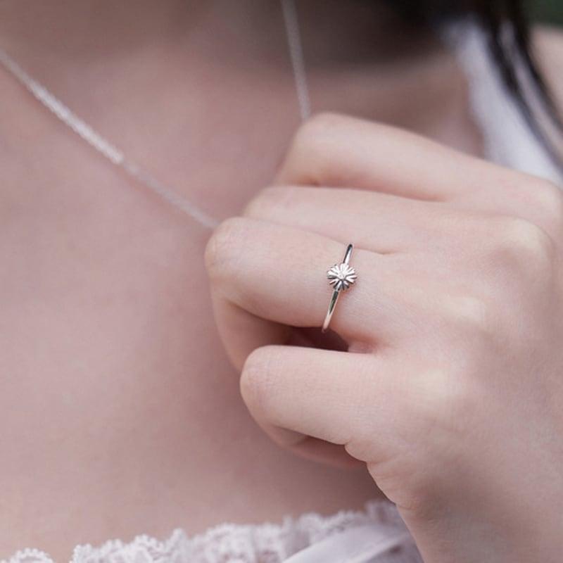 ANOTHER CELL Serene Floret Ring