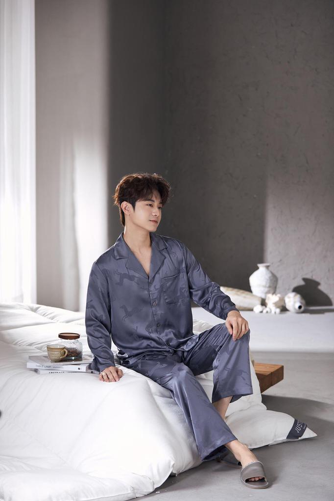 Men's Ice Silk Loose Pajamas - Lightweight Luxury Plus Size Jacquard, TikTok Favorite, Indoor/Outdoor Wear (2026)