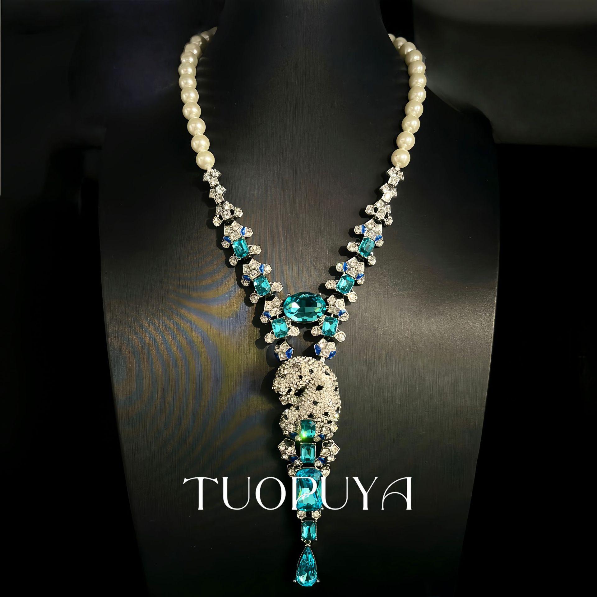 Luxury Micro-studded Diamond Leopard Pendant Pearl Necklace Heavy Industry Delicate Removable Animal Brooch