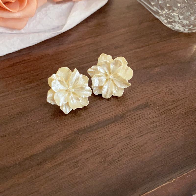 Acrylic White Camellia Flowers Stud Earrings for Women Fashion Temperament Fairycore Earring Party Wedding Jewelry