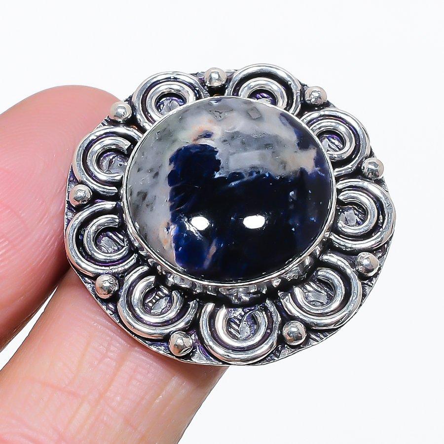 

Кольцо из серебра 925 пробы с драгоценным камнем содалитом, размер 8