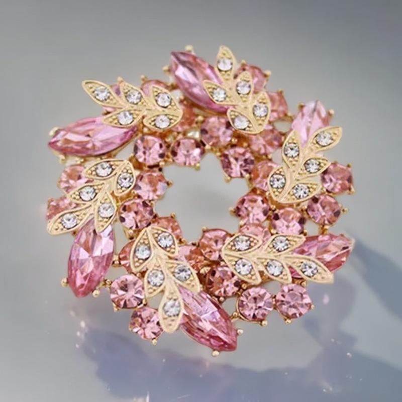 Elegante Perlen-Strass-Brosche: Damen Exquisite Brosche im Stil kleiner Duft und Seidentuch-Schnalle