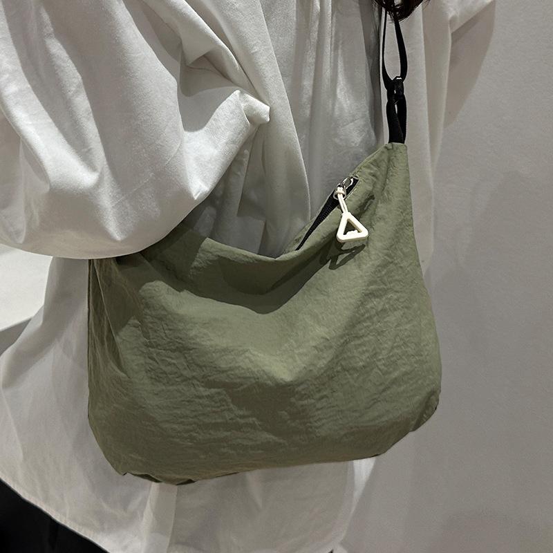 2025 Summer New Simple Casual Waterproof Fabric Mother Bag Fashion Literary and Casual Women's Bag Shoulder Messenger Bag