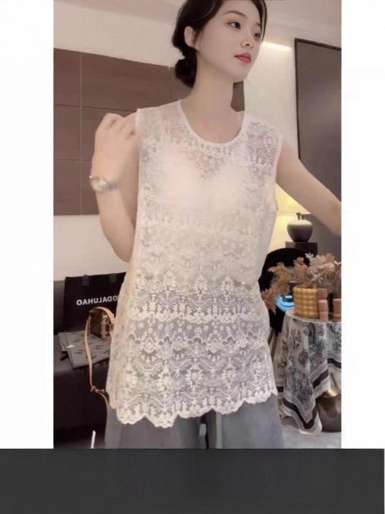 Trendy Plus-Size Lace Round Neck Sleeveless Top