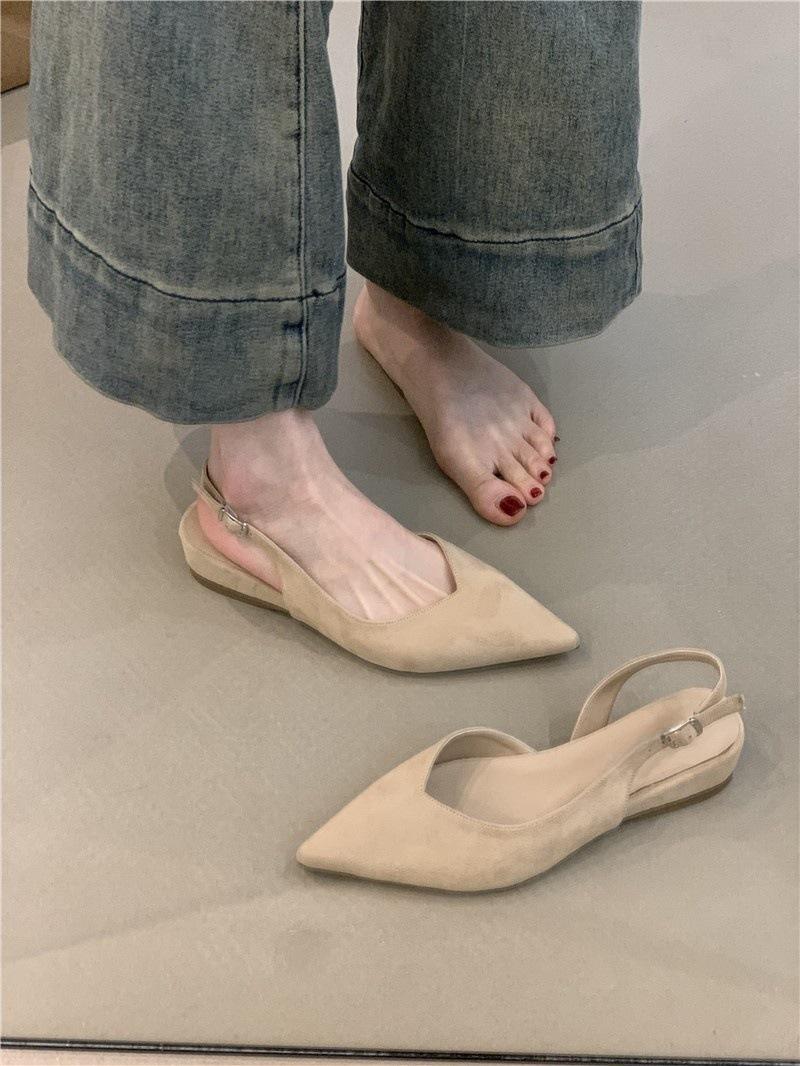 

Gentle fairy wedge single shoes 2025 new French temperament elegant suede pointed head shallow mouth empty sandals women 40
