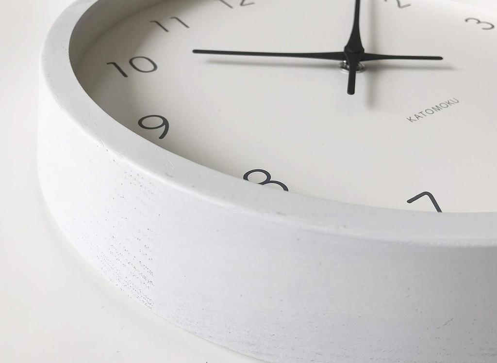 KATOMOKU Muku-klokke 7 hvit kontinuerlig sekundviser urverk kontrollert km-60WHRC 306 mm (Radioklokke)