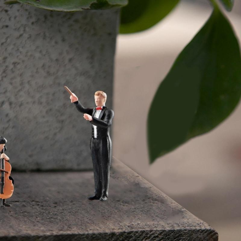 Resin Miniature Figures of Violin Players in 1/64 Scale Ideal for Long Term Decors and Artistic Projects