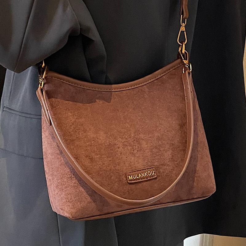 Autumn retro matte suede bag women's 2025 new trendy fashion shoulder bag large capacity commuter bucket bag