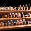 Halloween-Kalender mit Überraschungen 2026 Adventskalender, 24-Tage-Countdown-Box mit gruseligen Mini-Feiertagsgeschenken Figuren, 3D Sammlerstück Dekoration für
