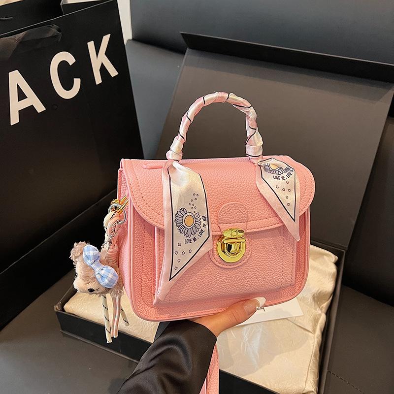 Textured Retro Versatile Bag Women 2025 New Internet Celebrity Lychee Pattern Portable Messenger Bag Shoulder Armpit Small Square Bag