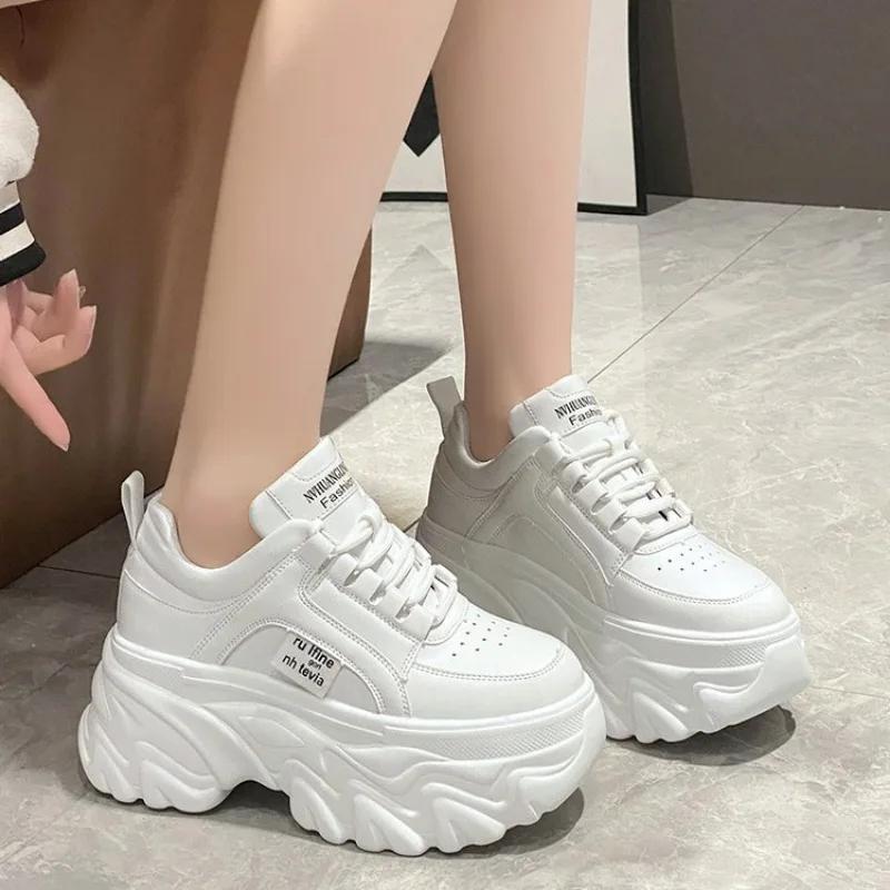 Mode Damen Schuhe Trend Weiß Schwarz Klobige Sneaker Herbst Winter Dicke Sohle Dad Schuhe Hochwertiges PU-Leder Plateau-Sneaker Neu