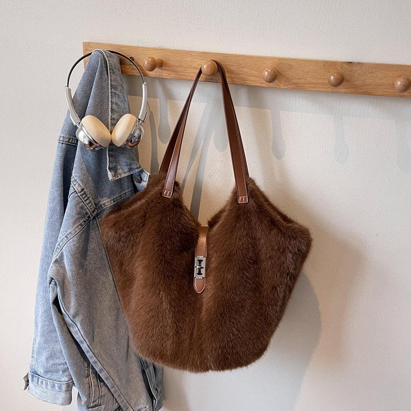 Retro Fluffy Bag Women's Large Capacity 2025 New Autumn and Winter Casual Plush Shoulder Bag Student Class Tote Bag