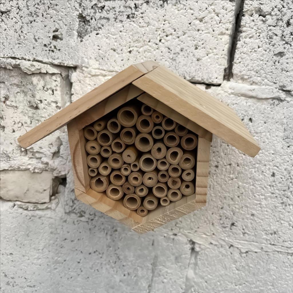 Handmade Wooden Hexagonal Ma-son Bee House With Tubes Natural Wooden Bee Hive Attracting Pollinating Bees For Yards Porches Lawn